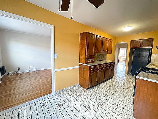 2nd image of 2818 23rd Ave
