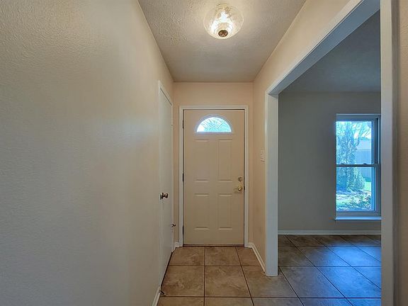 5th image of 507 Oak Harbor Dr