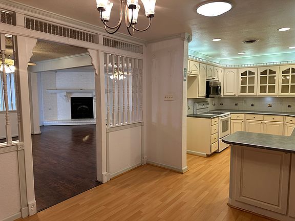 3rd image of 1721 E 51st St