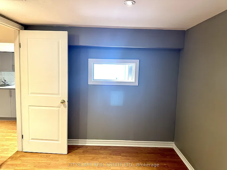 116 Rexway Dr E — Photo 18