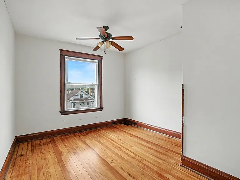 2428 Robertson Ave — Photo 22