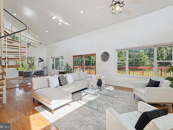 4th image of 4607 Eaton Pl