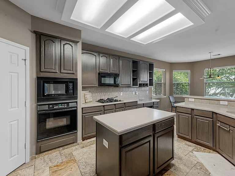 2519 Fair Oak St — Photo 12