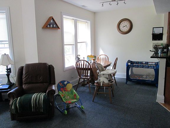 5th image of 6321 N Artesian Ave APT 3W