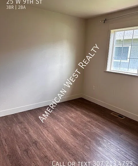 25 W 9th St — Photo 1
