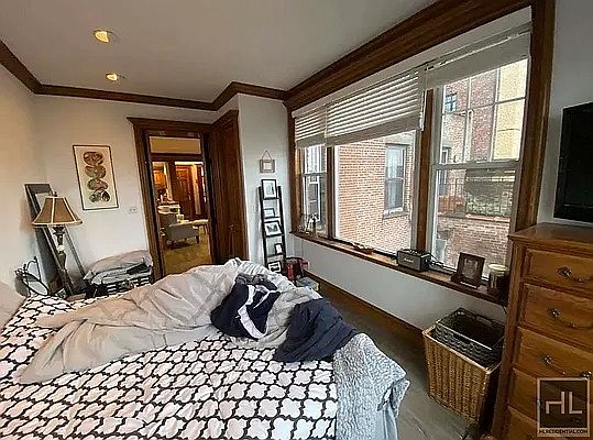 5th image of 106 8th Ave #4R