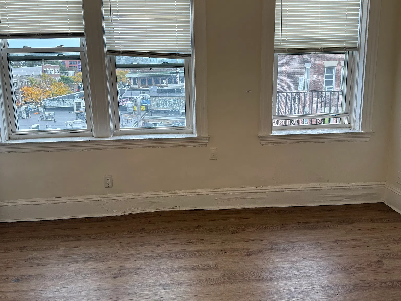 3 bed, 9999 sqft, $2,700 — Photo 2