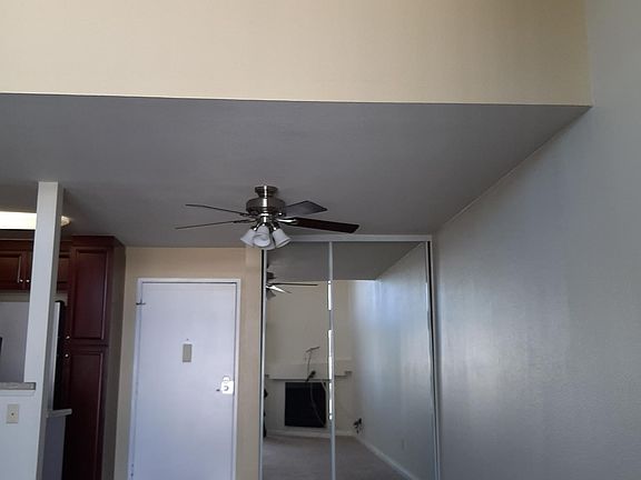 4th image of 5540 Owensmouth Ave APT 302