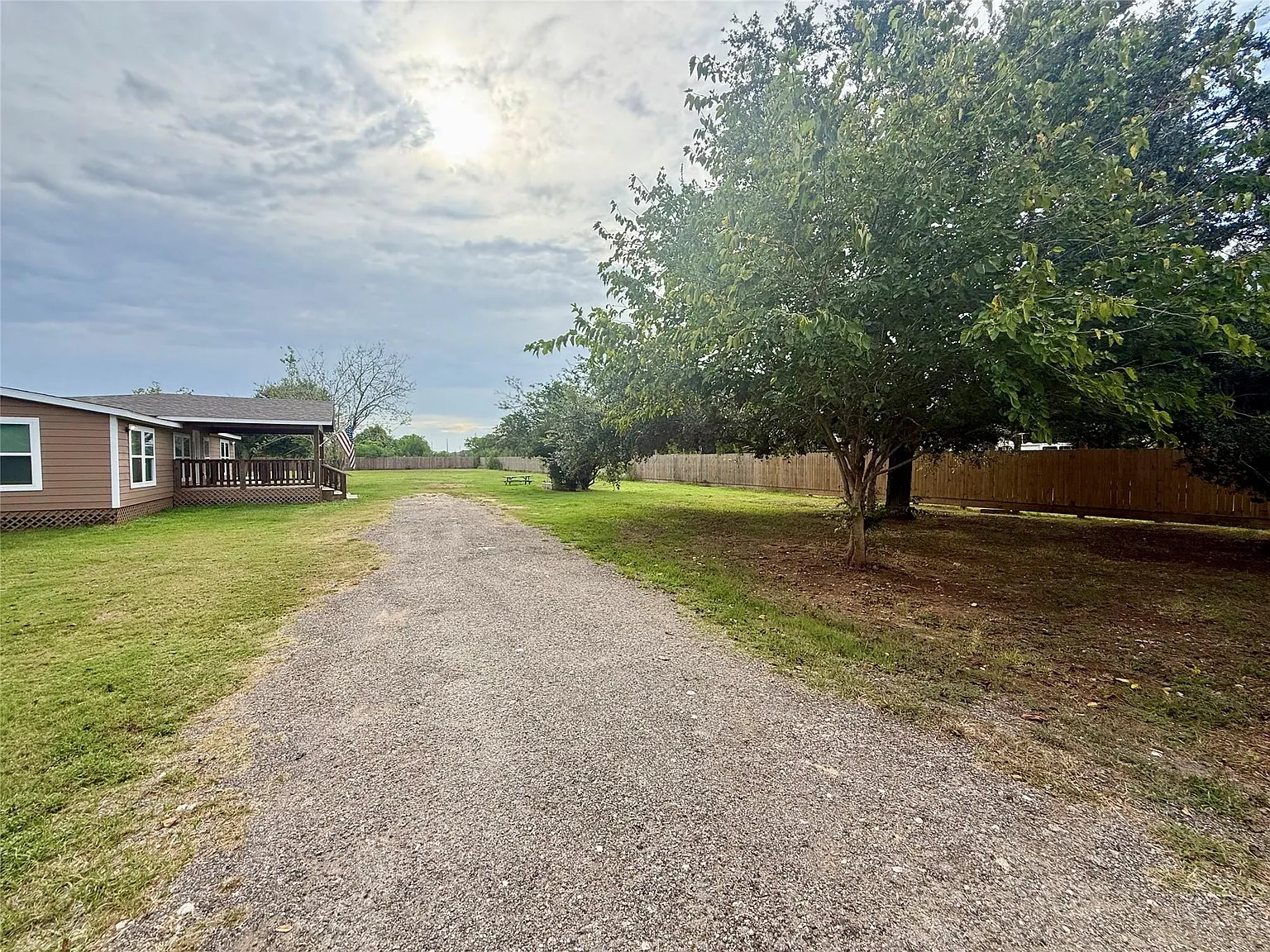 4 bed, 2.0 bath, 1456 sqft, $2,100 — Photo 3