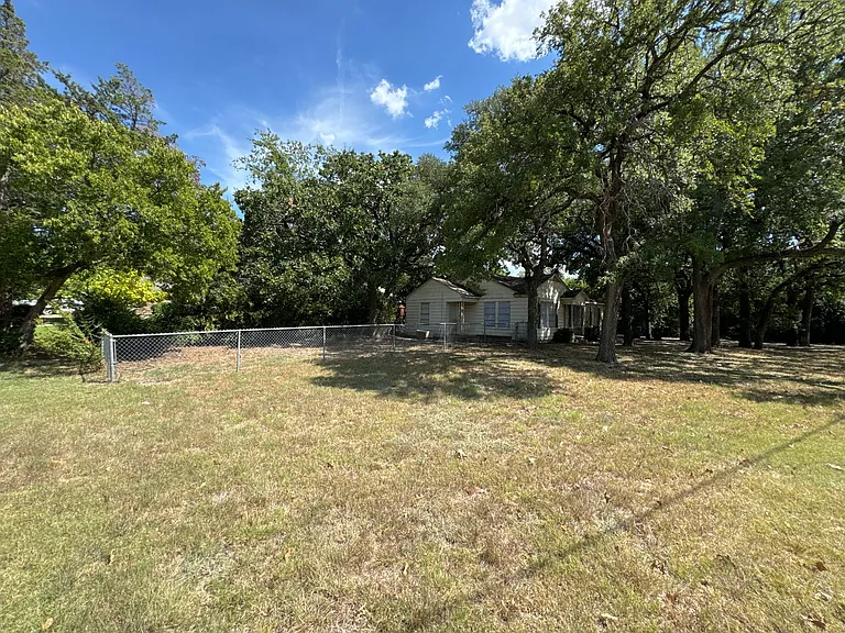 800 Audra Ln — Photo 6