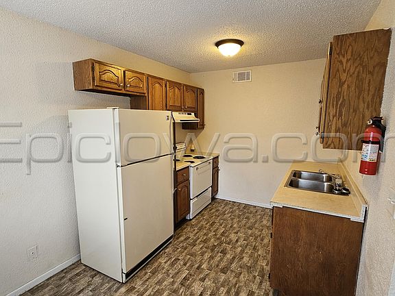 3rd image of 1228 O Avenue Pl NE