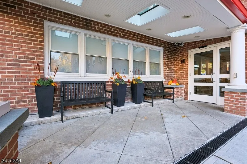 1 bed, 1.0 bath, $2,450 — Photo 3