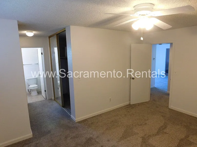 5840 Shelldrake Ct — Photo 15