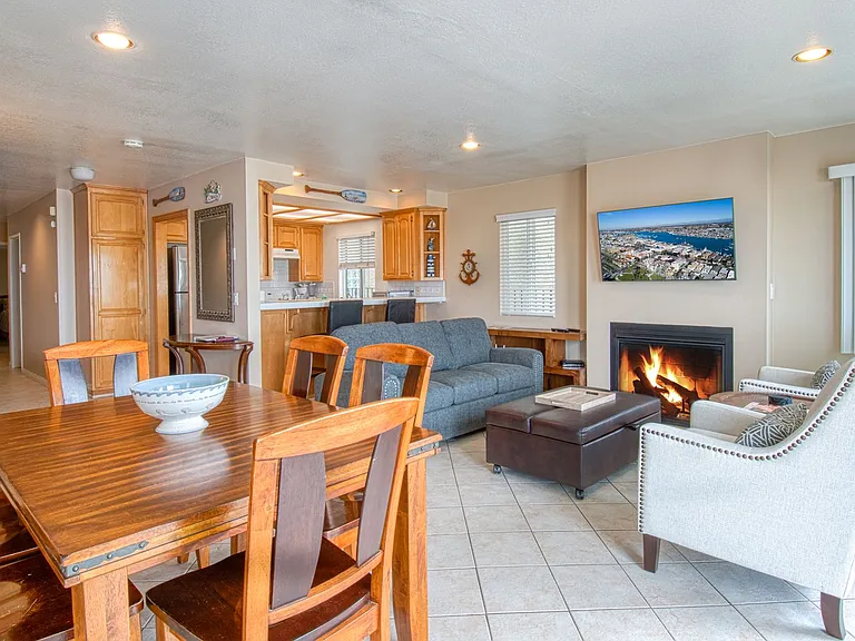 3703 Seashore Dr — Photo 2