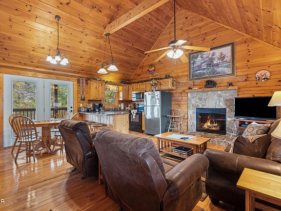 4th image of 1543 Rainbow Ridge Way