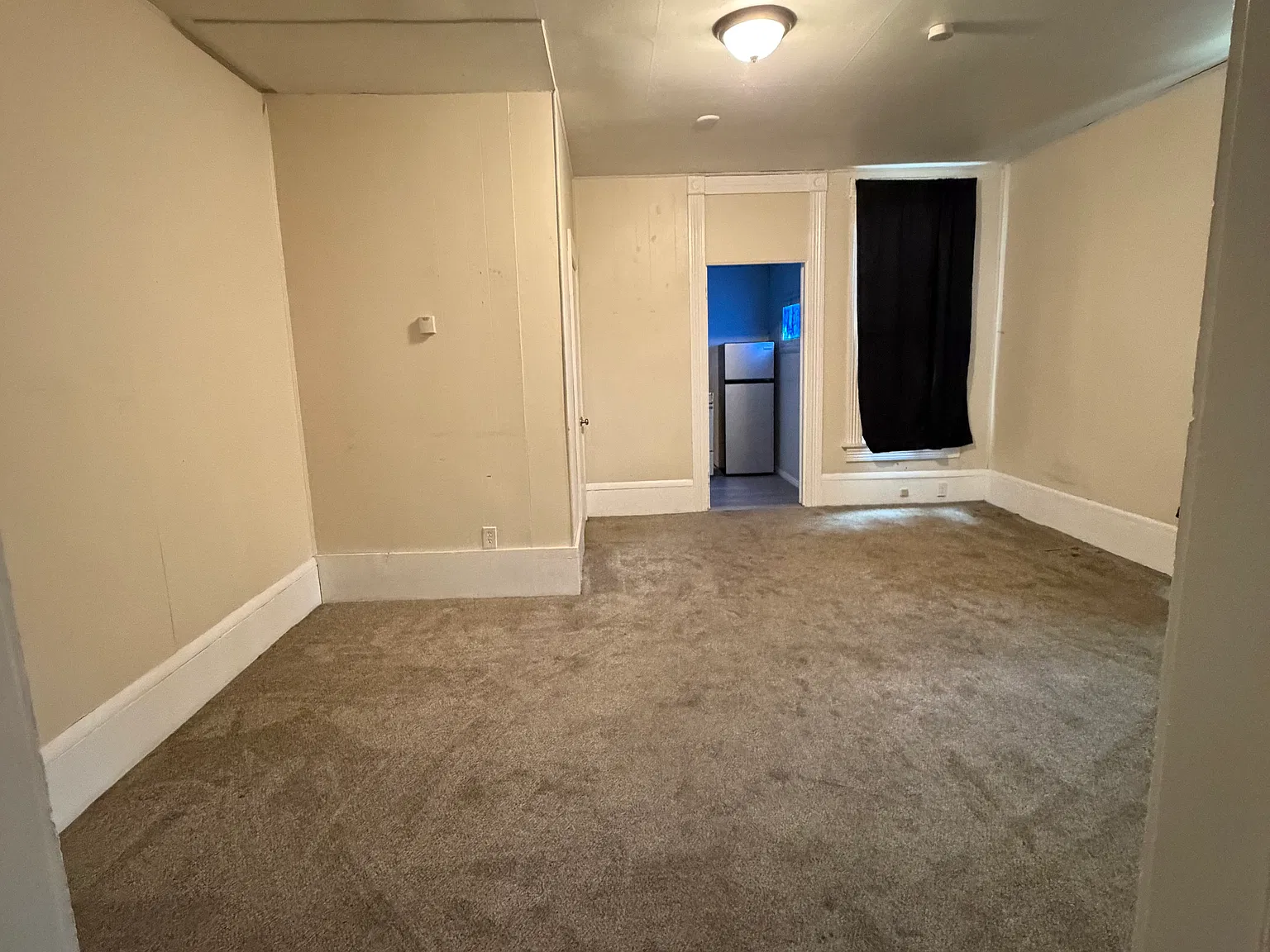 Studio, $600 — Photo 2