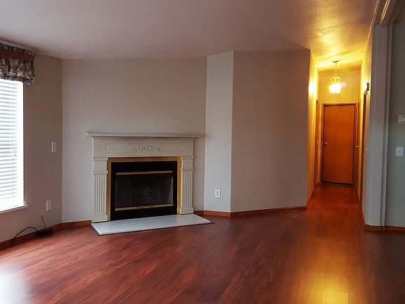 3rd image of 110 Wenatchee St