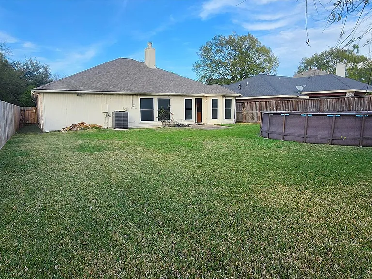 16807 Sussex Dr — Photo 43