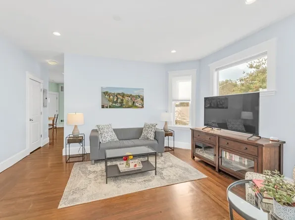 34 Catherine St #3, Roslindale, MA 02131