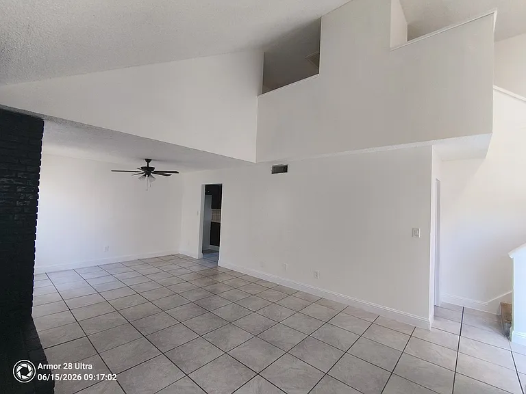 5920 Stockdale Hwy #B — Photo 4