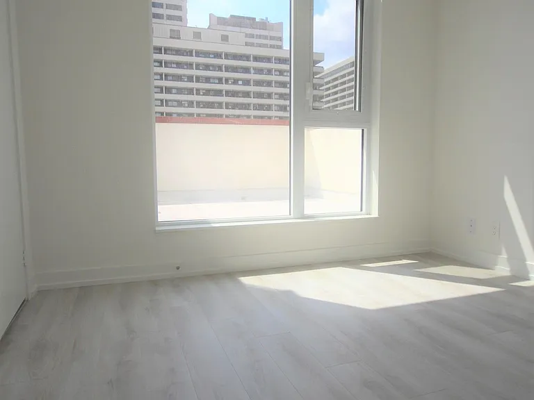 33 Helendale Ave #617 — Photo 21