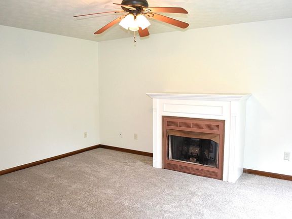 3rd image of 242 Woodmire Dr