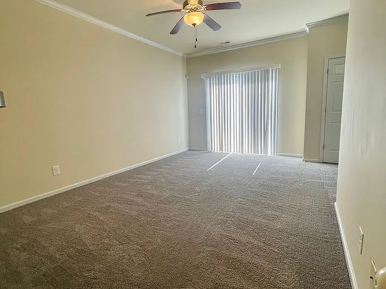 402 Glenhaven Ln — Photo 5