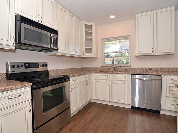 5th image of 409 Carvell Dr