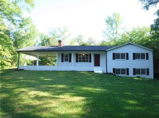 1089 Country Ln, Mocksville, NC 27028