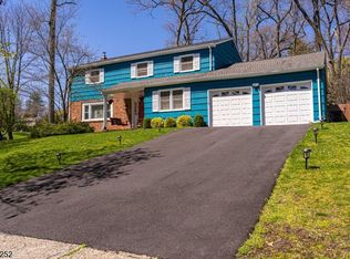 34 Pondview Rd, Morris Plains, NJ 07950