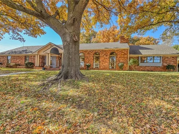 2810 Country Club Dr, Chickasha, OK 73018