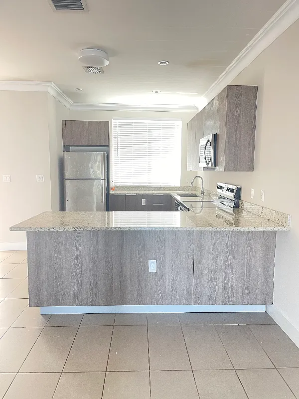 2 bed, 2.5 bath, 1200 sqft, $2,450 — Photo 3