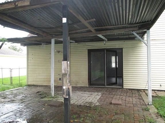 3rd image of 420 Corrine Ct