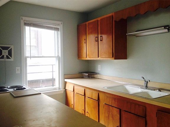 2nd image of 223 Alexander St