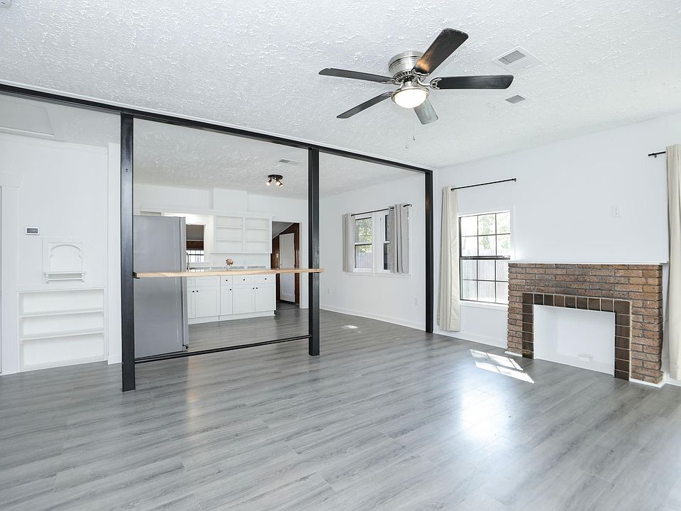 1st image of 207 Cosmos St