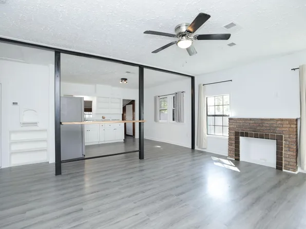 207 Cosmos St, Houston, TX 77009