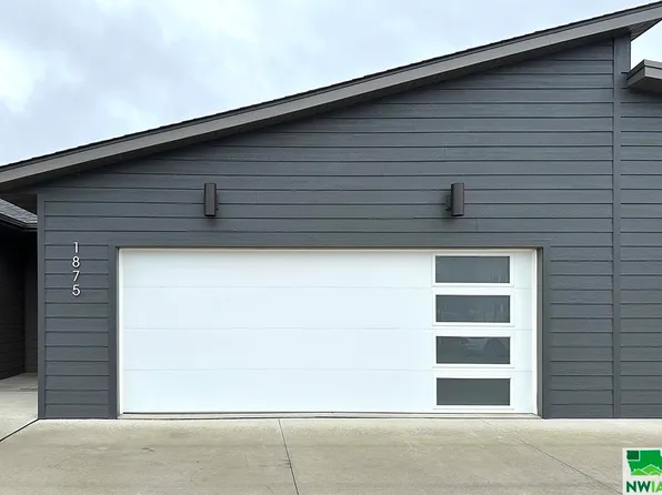 1875 13th Ave SE, Sioux Center, IA 51250