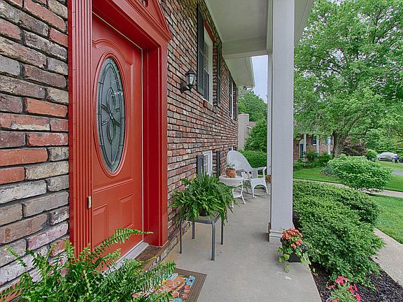 3rd image of 7705 Sussex Cir