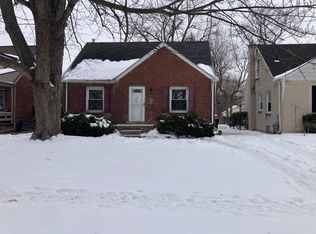 20901 Hawthorne St, Harper Woods, MI 48225