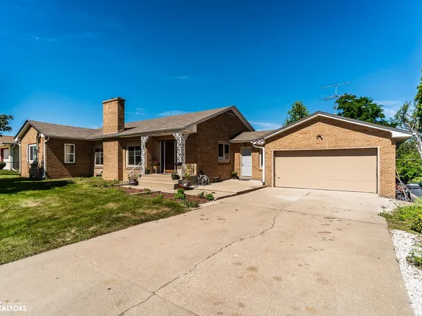207 Edgeland Dr, Marshalltown, IA 50158