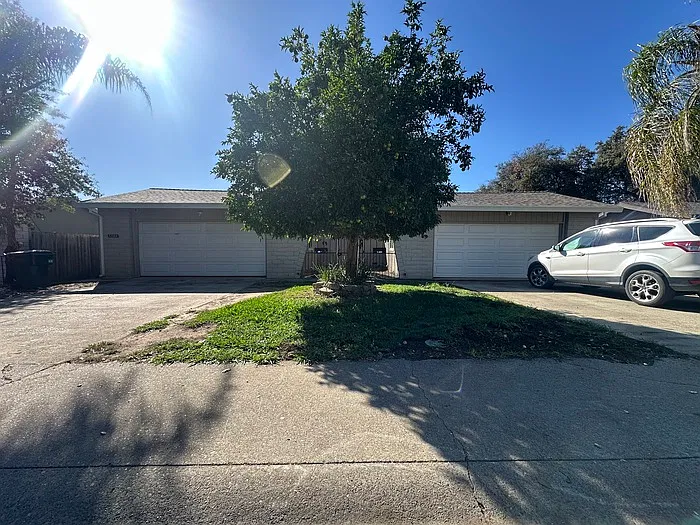 2 bed, 2.0 bath, 1220 sqft, $2,195 — Photo 3