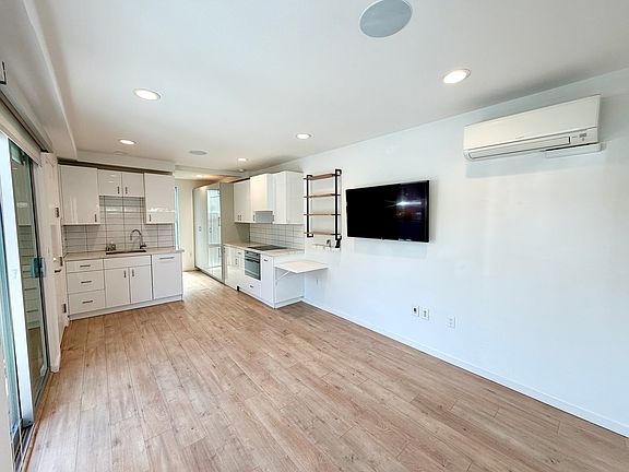 2nd image of 211 12th St #S
