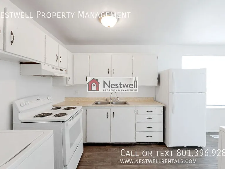 1881 W Lake Park Dr #4 — Photo 2