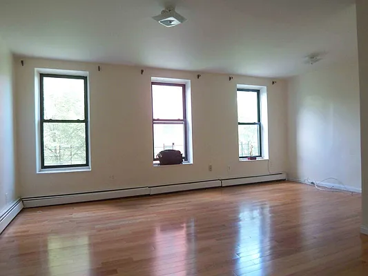 Rented by City Connections Realty | media 4