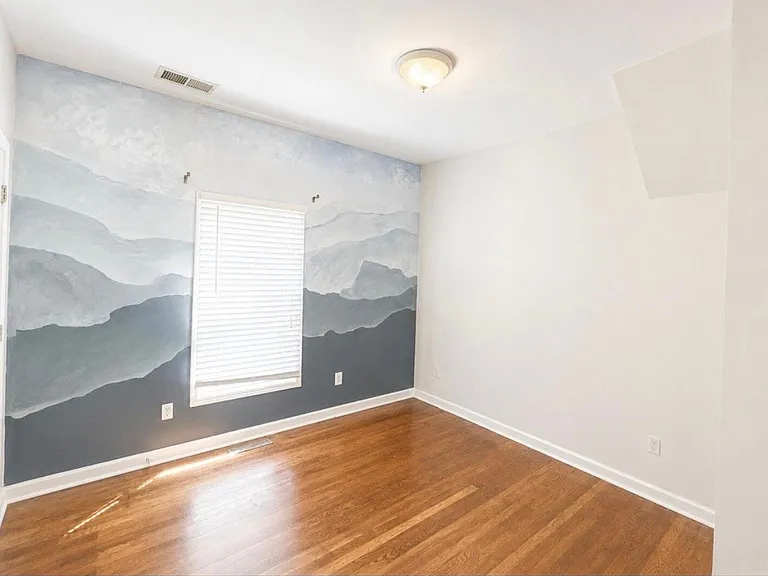 1043 Crescent Ave — Photo 9