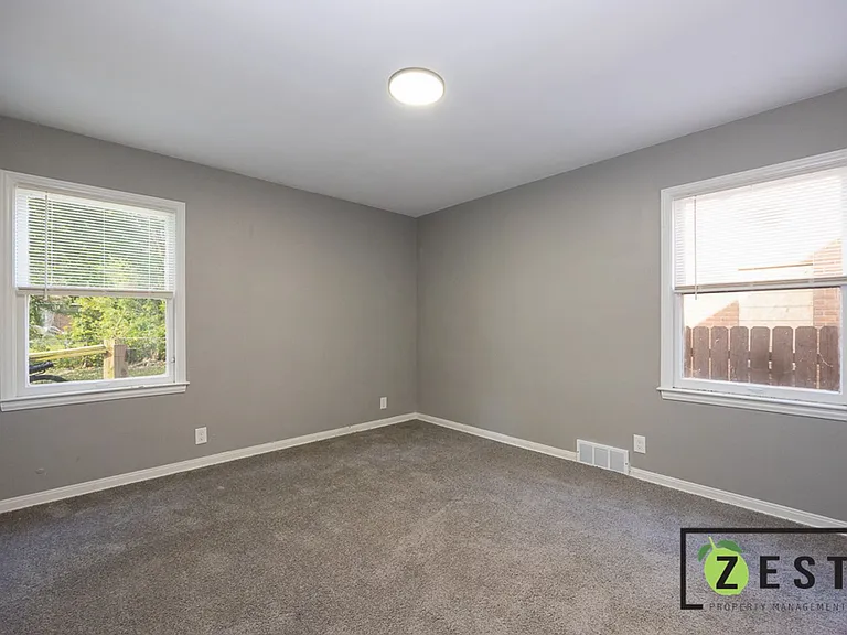 5235 Chatsworth — Photo 19