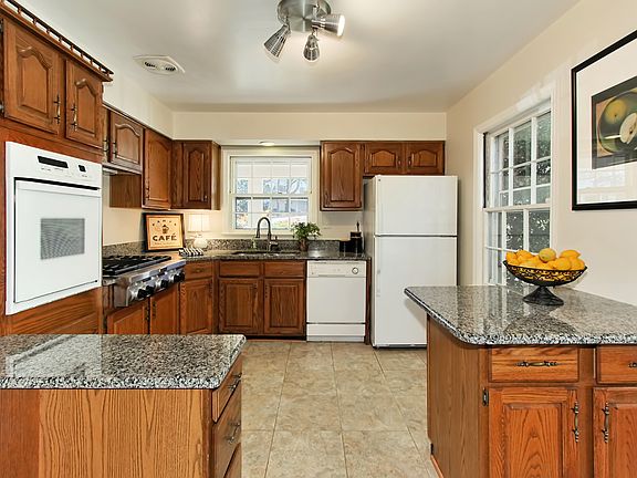 5th image of 3021 N Peary St