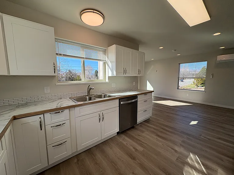 2210 N Arden Ct #B — Photo 35