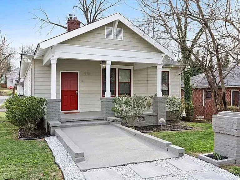 970 Parsons St SW — Photo 2