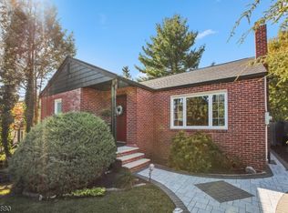 12 Hillcrest Ter, Verona, NJ 07044